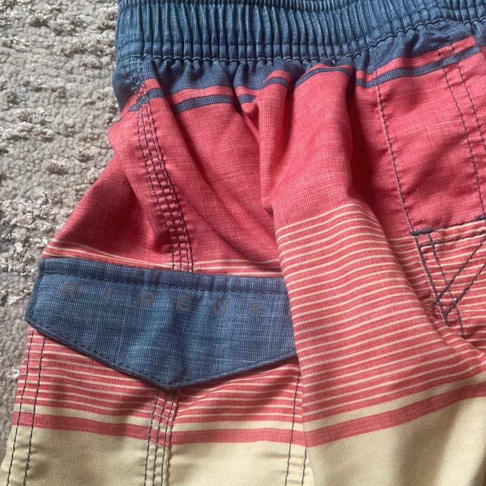 Like new Rip Curl trunks - Picture 2 of 3